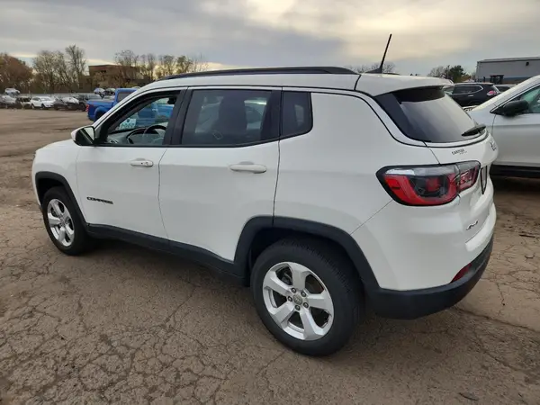 3C4NJDBB5JT336272 2018 JEEP COMPASS - Image 2