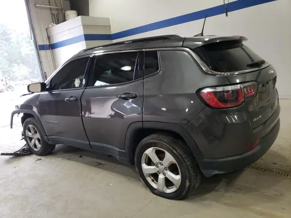 3C4NJDBB5JT343304 2018 JEEP COMPASS - Image 2