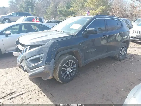 3C4NJDBB5JT357185 2018 JEEP COMPASS - Image 2