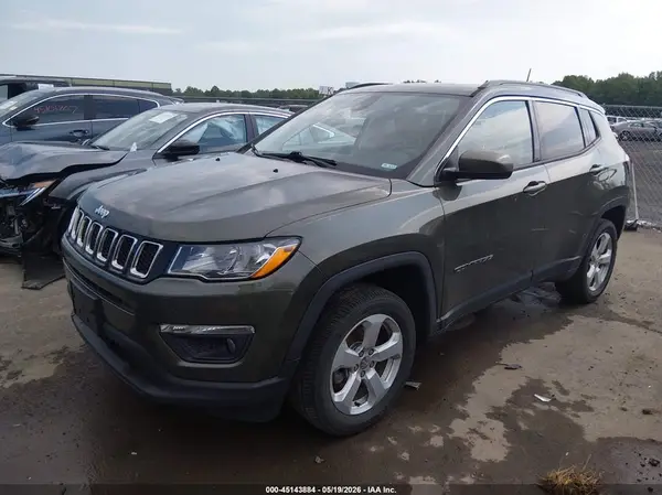 3C4NJDBB5JT366825 2018 JEEP COMPASS - Image 2