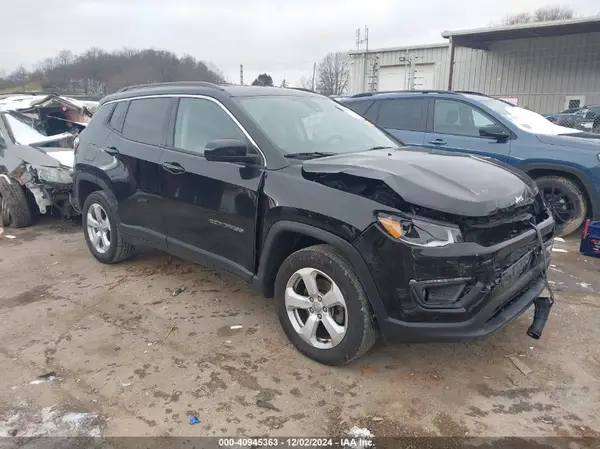 3C4NJDBB5JT372222 2018 JEEP COMPASS - Image 1