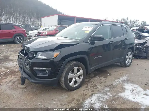 3C4NJDBB5JT372222 2018 JEEP COMPASS - Image 2