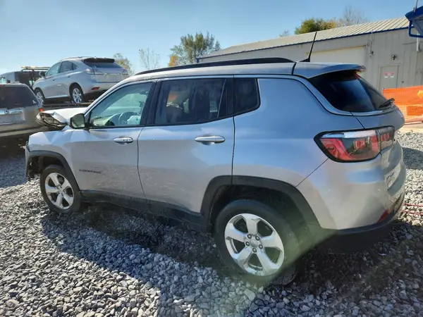 3C4NJDBB5JT373497 2018 JEEP COMPASS - Image 2