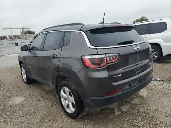 3C4NJDBB5JT392759 2018 JEEP COMPASS - Image 2
