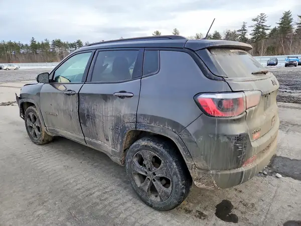 3C4NJDBB5JT397413 2018 JEEP COMPASS - Image 2