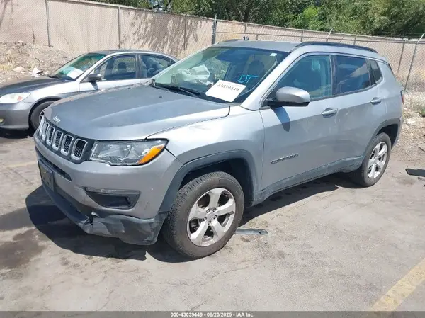 3C4NJDBB5JT398920 2018 JEEP COMPASS - Image 2