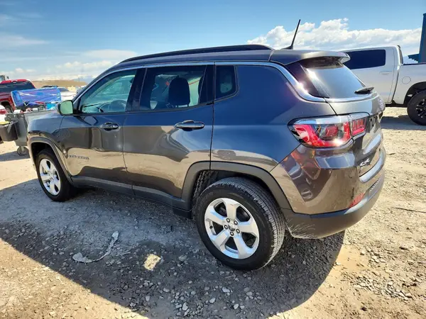 3C4NJDBB5JT401489 2018 JEEP COMPASS - Image 2