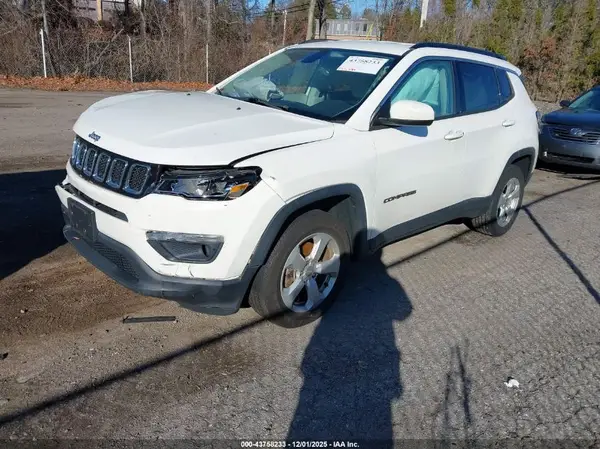 3C4NJDBB5JT401685 2018 JEEP COMPASS - Image 2