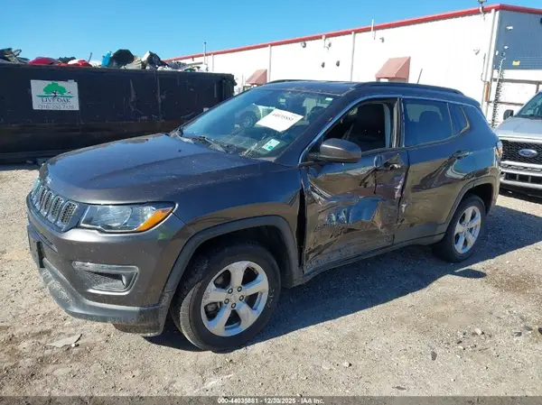 3C4NJDBB5JT415439 2018 JEEP COMPASS - Image 2