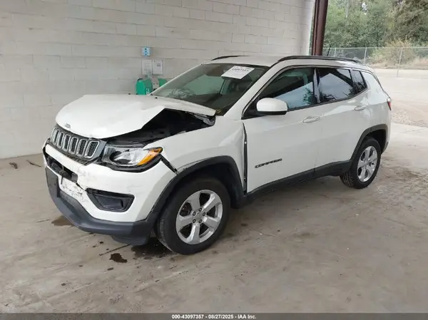 3C4NJDBB5JT418325 2018 JEEP COMPASS - Image 2