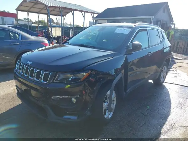 3C4NJDBB5JT418695 2018 JEEP COMPASS - Image 2