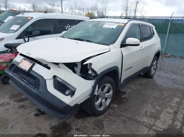 3C4NJDBB5JT422875 2018 JEEP COMPASS - Image 2