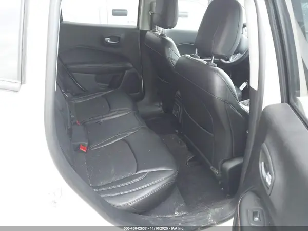 3C4NJDBB5JT422875 2018 JEEP COMPASS - Image 8