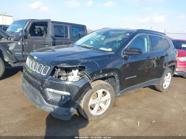 3C4NJDBB5JT423086 2018 JEEP COMPASS - Image 2
