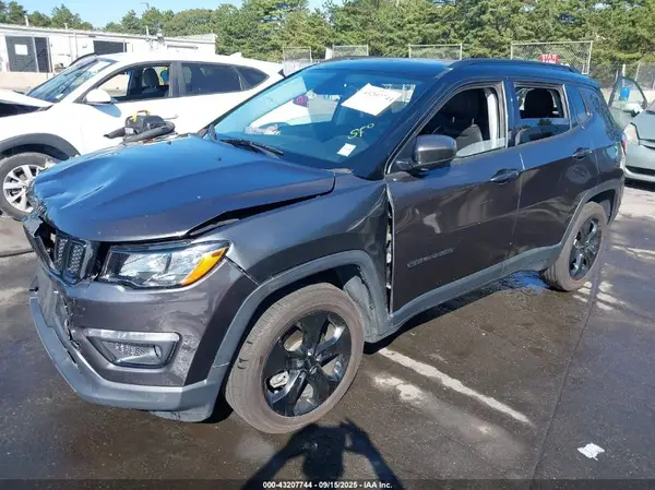 3C4NJDBB5JT433875 2018 JEEP COMPASS - Image 2