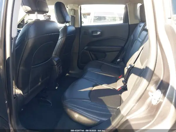3C4NJDBB5JT433875 2018 JEEP COMPASS - Image 8