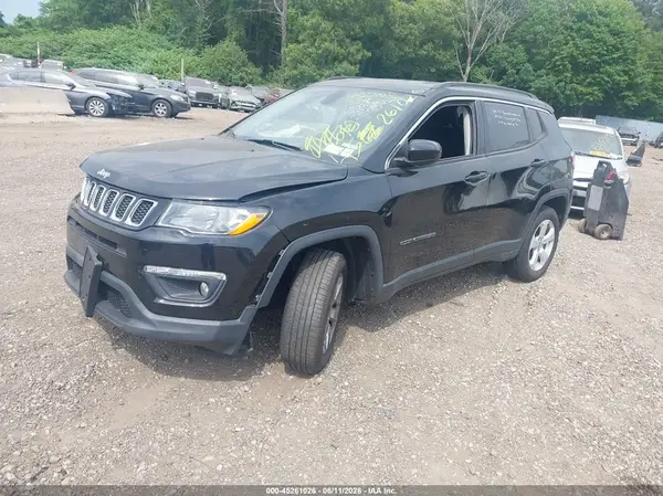 3C4NJDBB5JT434587 2018 JEEP COMPASS - Image 2
