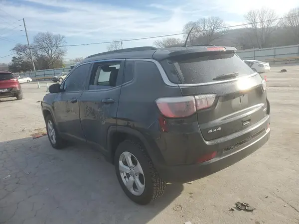 3C4NJDBB5JT435903 2018 JEEP COMPASS - Image 2