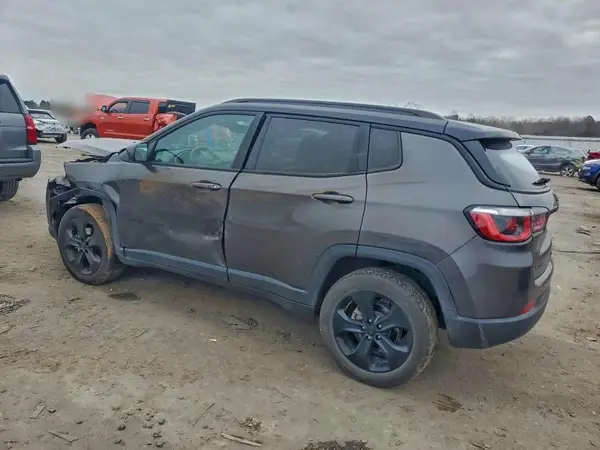 3C4NJDBB5JT453107 2018 JEEP COMPASS - Image 2