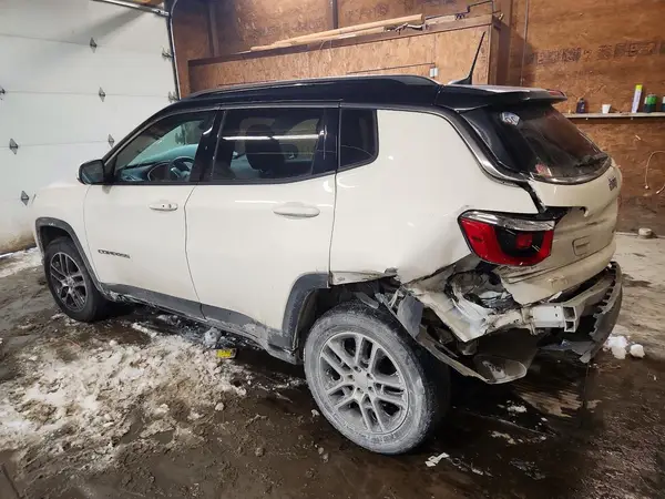 3C4NJDBB5JT453964 2018 JEEP COMPASS - Image 2