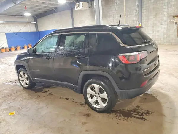 3C4NJDBB5JT483434 2018 JEEP COMPASS - Image 2
