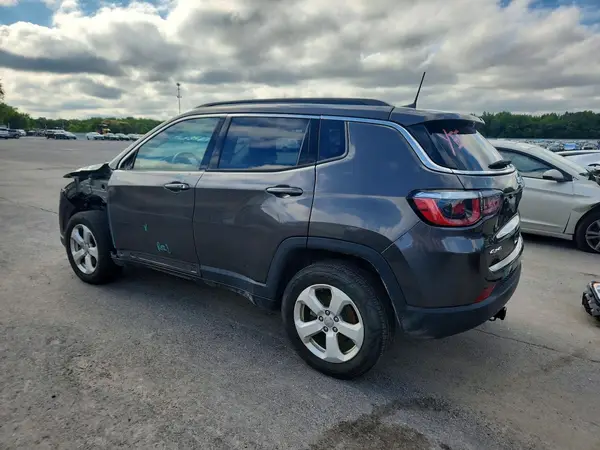3C4NJDBB5JT483899 2018 JEEP COMPASS - Image 2