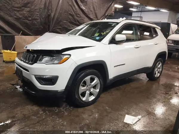 3C4NJDBB5JT493087 2018 JEEP COMPASS - Image 2