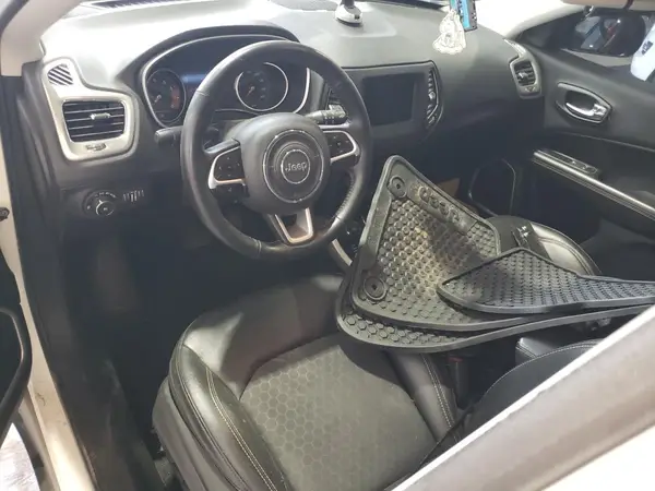 3C4NJDBB5KT630269 2019 JEEP COMPASS - Image 8