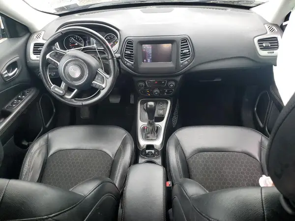 3C4NJDBB5KT630563 2019 JEEP COMPASS - Image 8