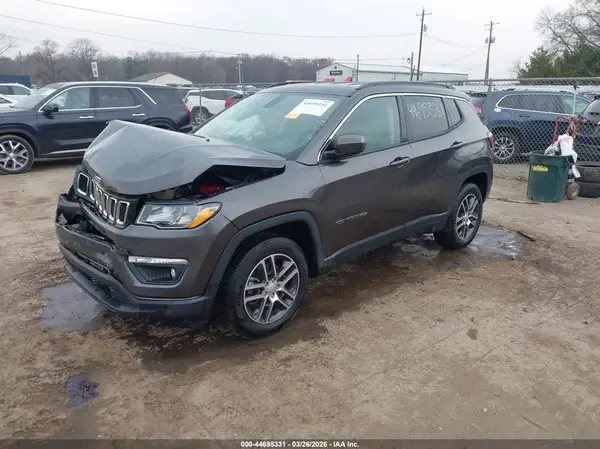 3C4NJDBB5KT650845 2019 JEEP COMPASS - Image 2