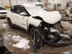 3C4NJDBB5KT696367 2019 JEEP COMPASS