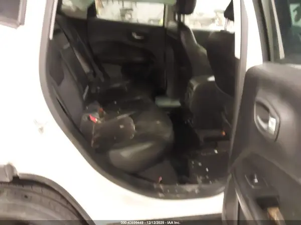 3C4NJDBB5KT696367 2019 JEEP COMPASS - Image 8