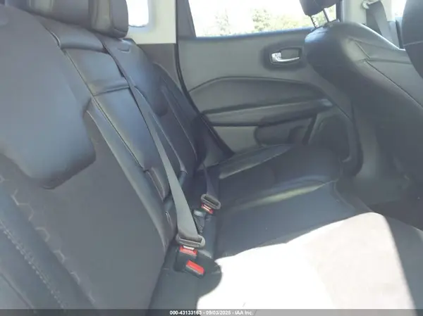 3C4NJDBB5KT697213 2019 JEEP COMPASS - Image 8
