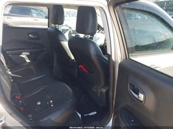 3C4NJDBB5KT735247 2019 JEEP COMPASS - Image 8