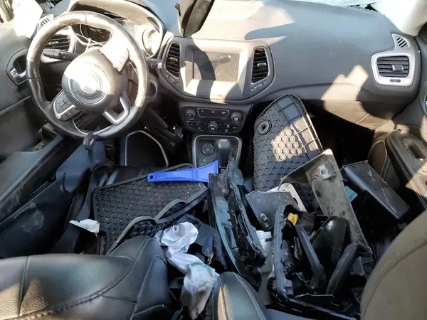 3C4NJDBB5KT813736 2019 JEEP COMPASS - Image 8