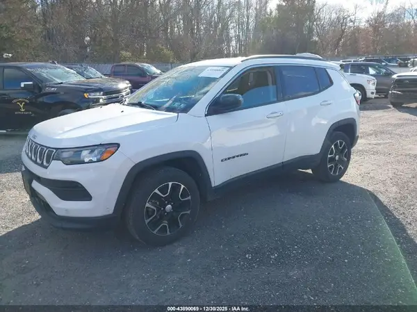 3C4NJDBB5NT118113 2022 JEEP COMPASS - Image 2