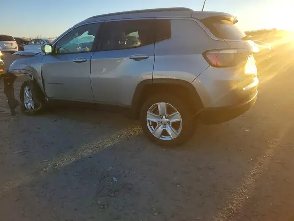 3C4NJDBB5NT121187 2022 JEEP COMPASS - Image 2
