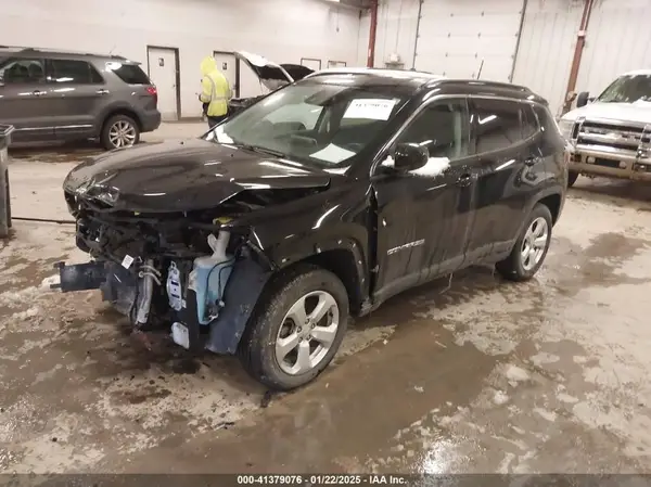 3C4NJDBB5NT134974 2022 JEEP COMPASS - Image 2