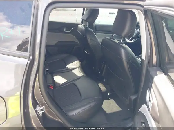 3C4NJDBB5NT165433 2022 JEEP COMPASS - Image 8