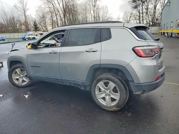 3C4NJDBB5NT182944 2022 JEEP COMPASS - Image 2
