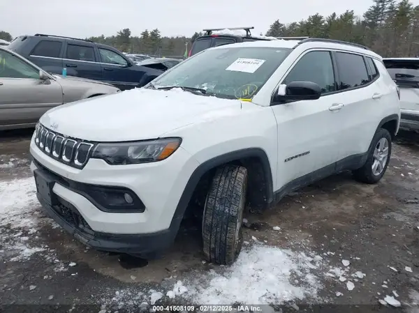 3C4NJDBB5NT217529 2022 JEEP COMPASS - Image 2