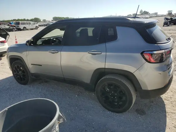3C4NJDBB5NT228661 2022 JEEP COMPASS - Image 2