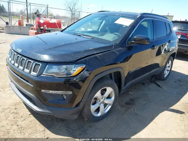 3C4NJDBB6JT101024 2018 JEEP COMPASS - Image 2
