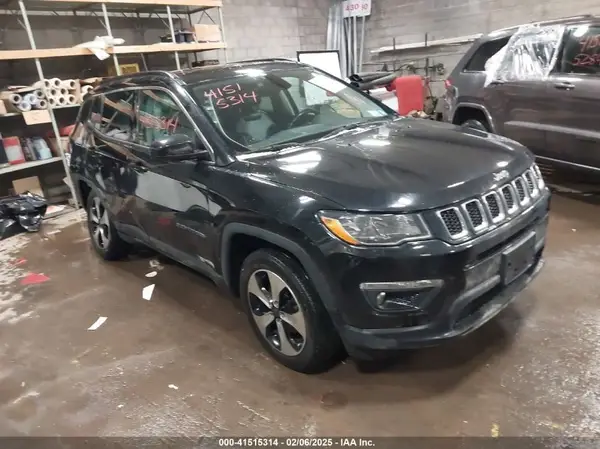 3C4NJDBB6JT101038 2018 JEEP COMPASS - Image 1