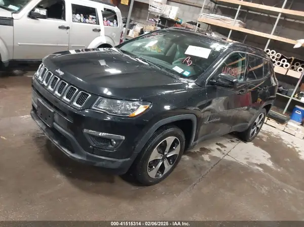 3C4NJDBB6JT101038 2018 JEEP COMPASS - Image 2