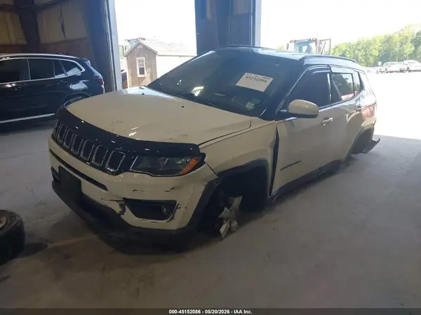 3C4NJDBB6JT114064 2018 JEEP COMPASS - Image 2