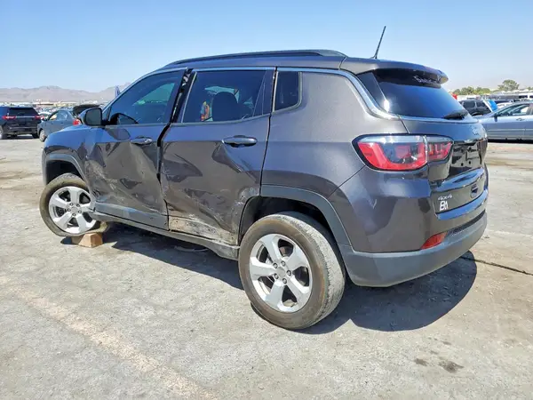 3C4NJDBB6JT117241 2018 JEEP COMPASS - Image 2