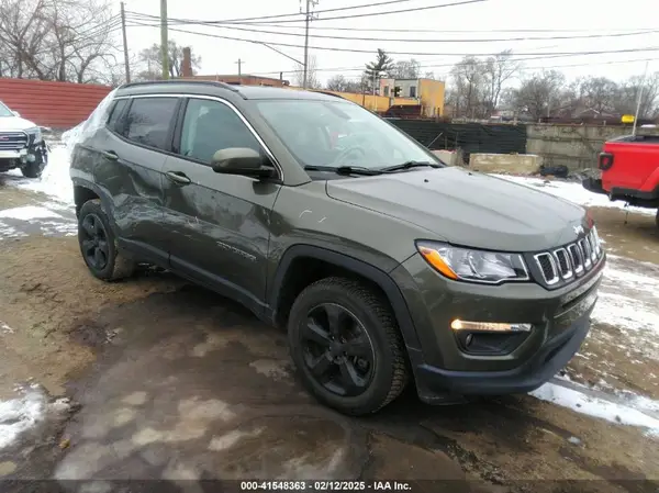 3C4NJDBB6JT136436 2018 JEEP COMPASS - Image 1