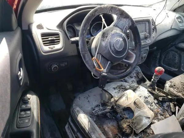 3C4NJDBB6JT136582 2018 JEEP COMPASS - Image 8