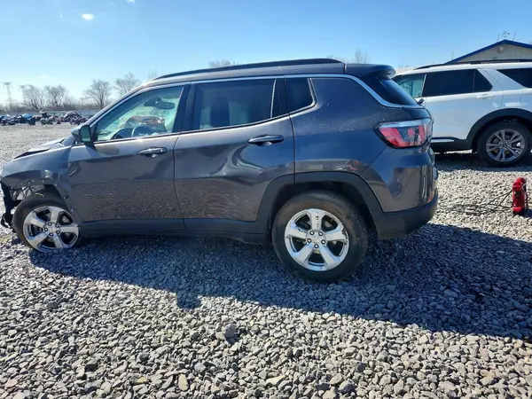 3C4NJDBB6JT139093 2018 JEEP COMPASS - Image 2